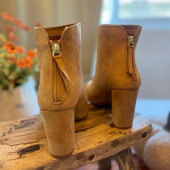 Woman’s faux suede ankle booties Camel - Picture 4 of 6